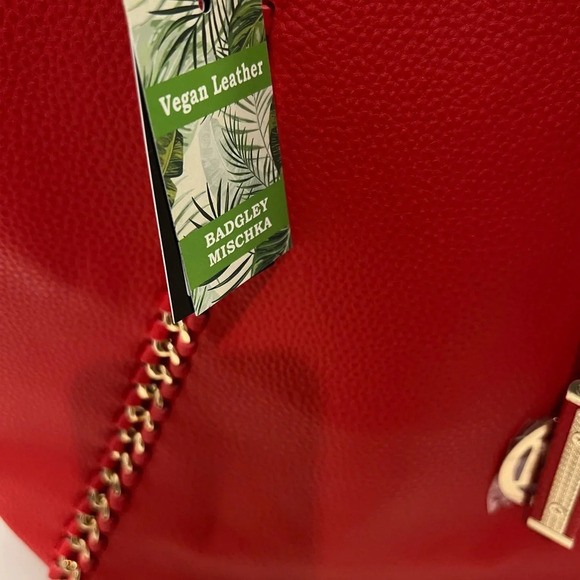 Badgley Mischka Red Tote Bag Vegan Leather Chain Linked With Brand Charms - Picture 6 of 6